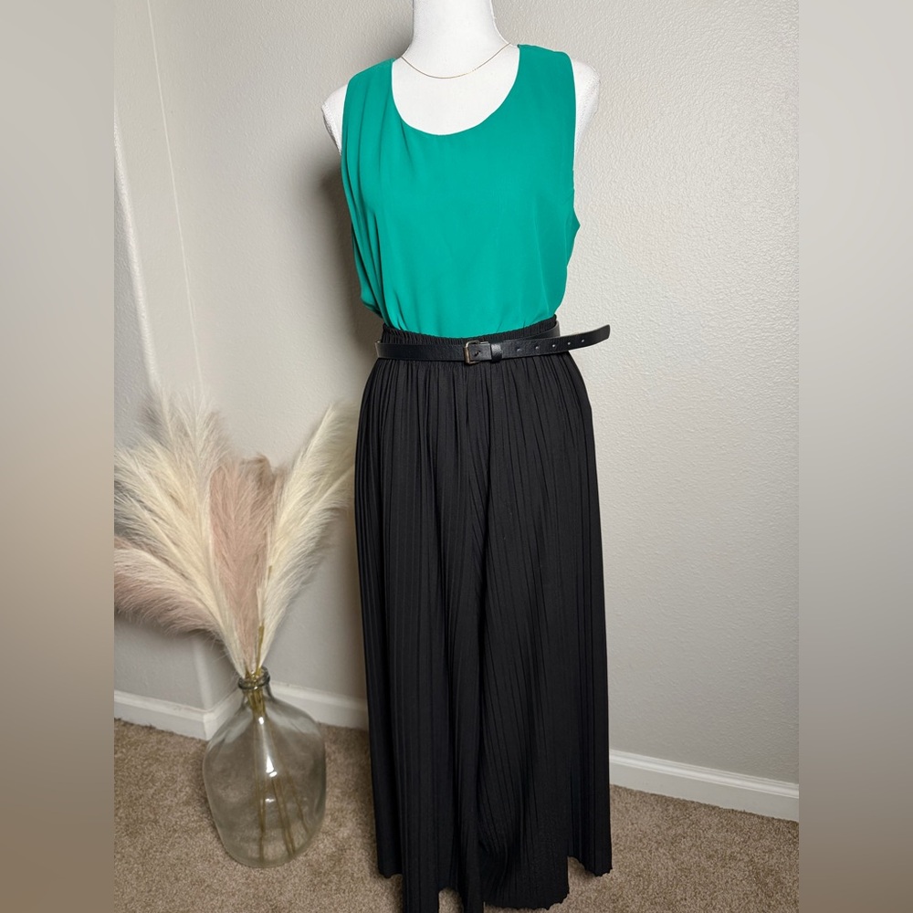 Zenana - Elegant Kelley Green Sleeveless Office Work Blouse
